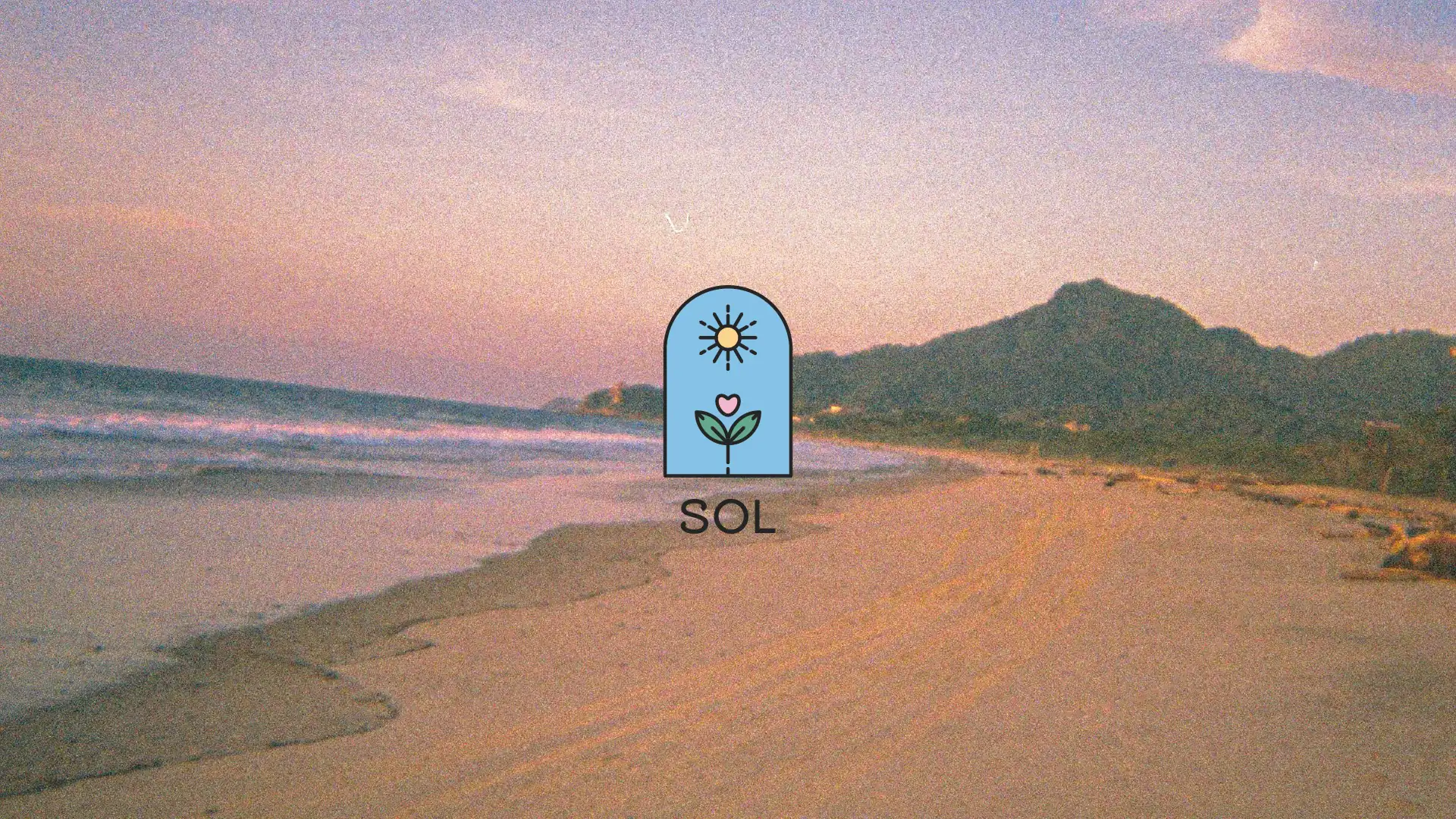 לוגו SOL על רקע החוף בפלאיה ונאו