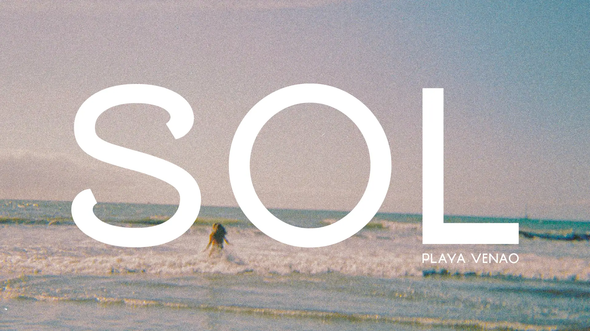 SOL Playa Venao על רקע הים